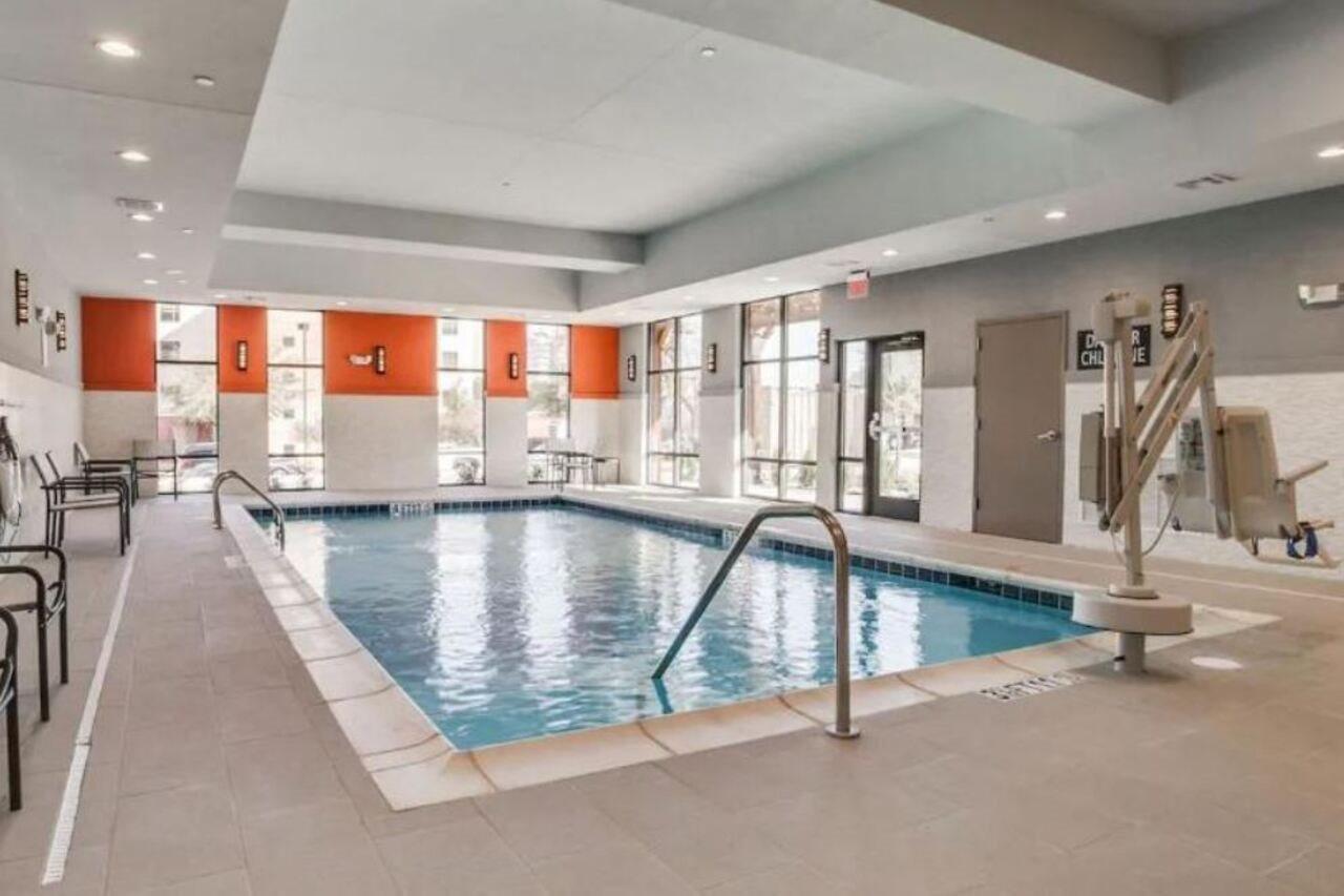 Hampton Inn & Suites Dallas-Central Expy/North Park Area Buitenkant foto