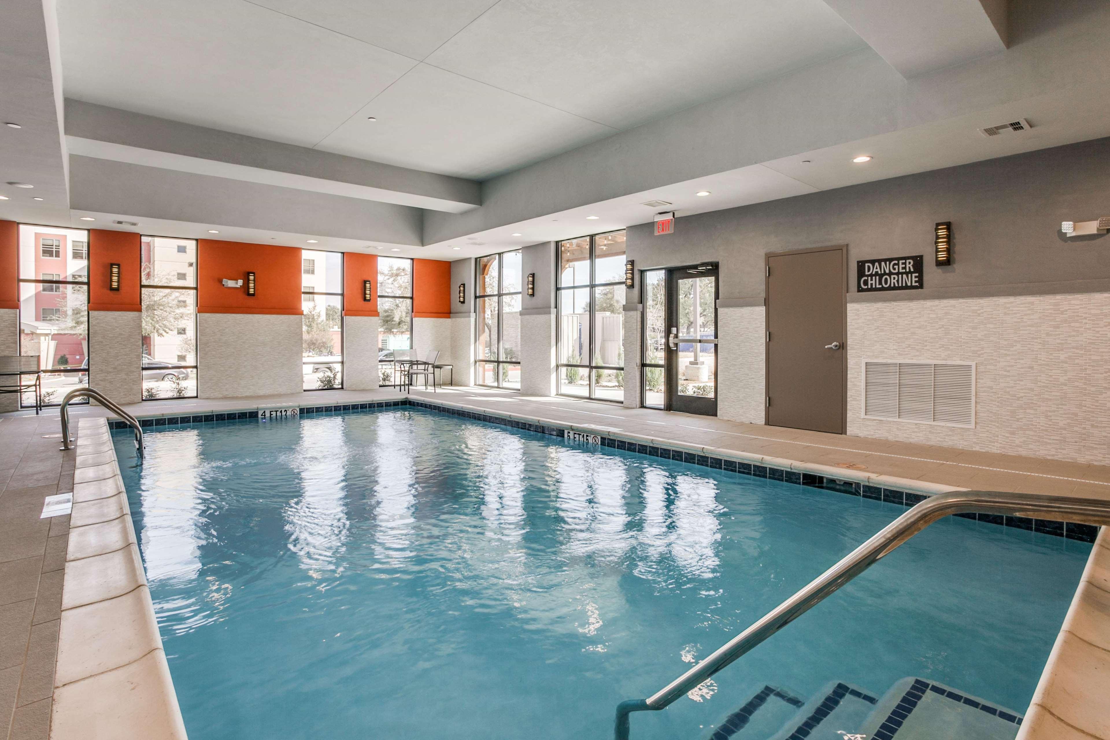 Hampton Inn & Suites Dallas-Central Expy/North Park Area Buitenkant foto