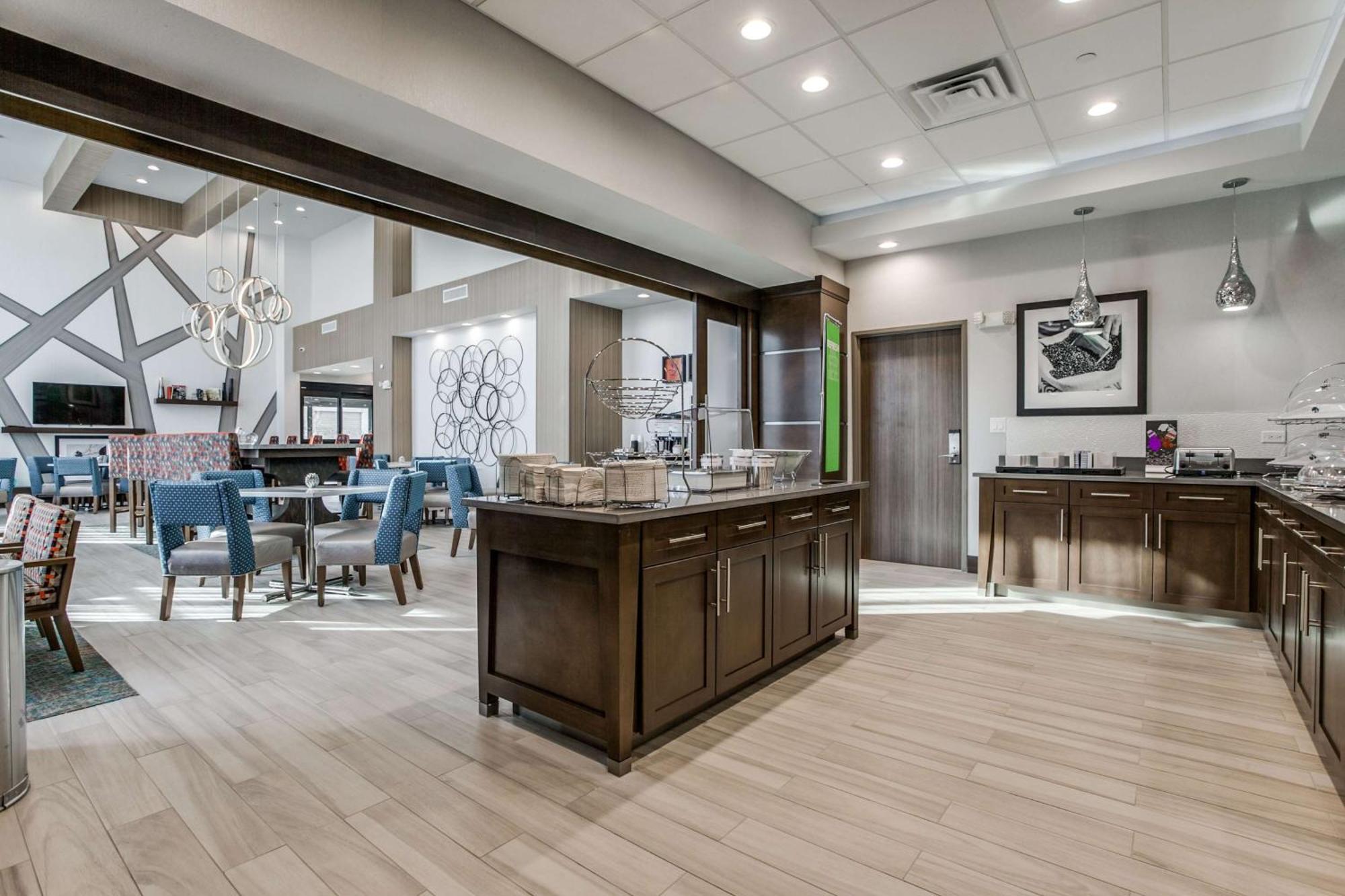 Hampton Inn & Suites Dallas-Central Expy/North Park Area Buitenkant foto