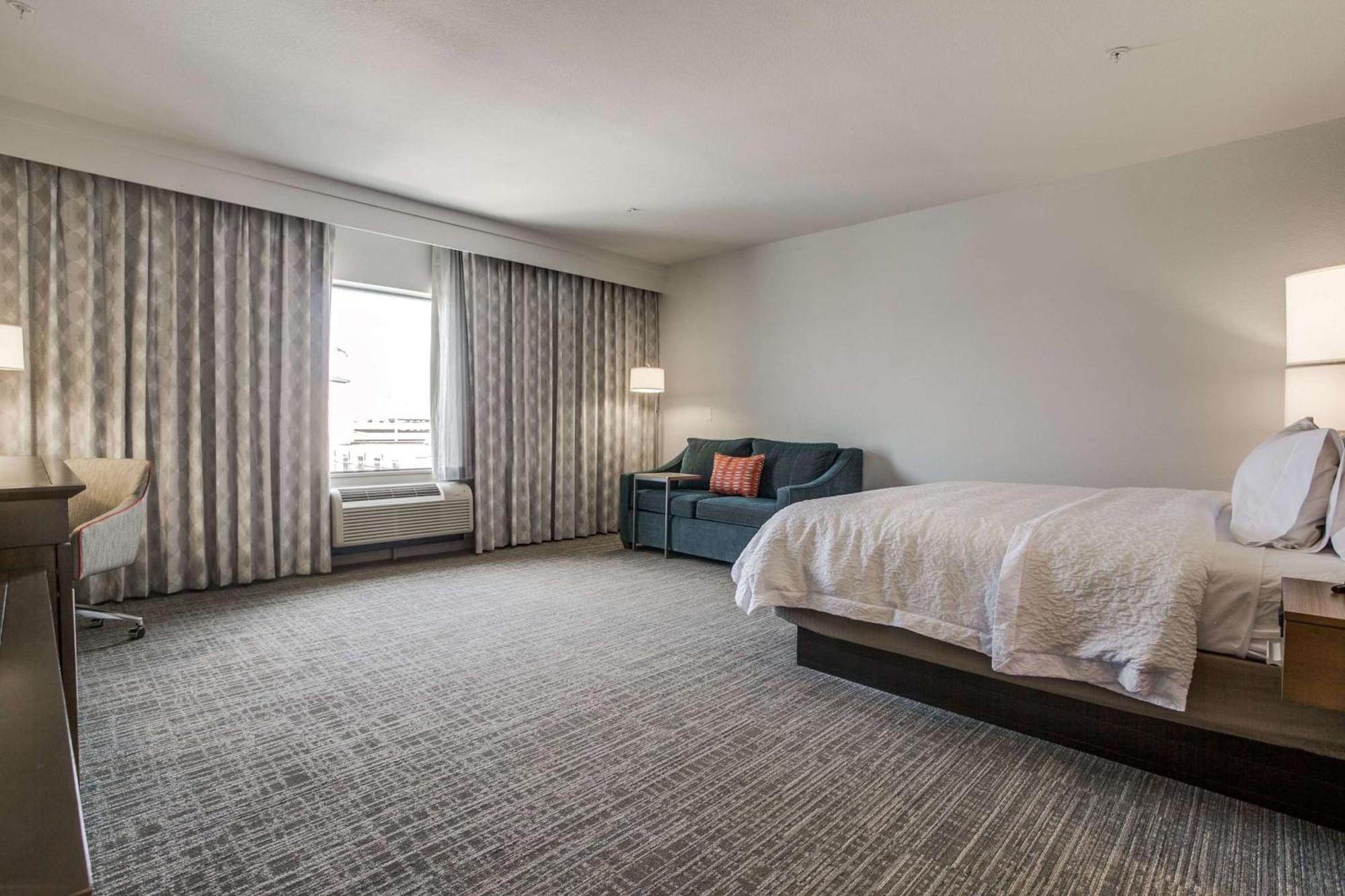 Hampton Inn & Suites Dallas-Central Expy/North Park Area Buitenkant foto